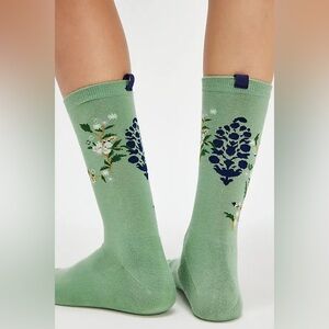 NWT FREE PEOPLE MOVEMENT Floral Forest Hike Crew Socks | Sage MSRP $20